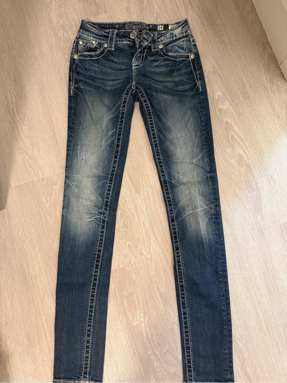 Sexy Miss Me Skinny Jeans in Distressed Dark Blue Wash- wing pockets, nwot